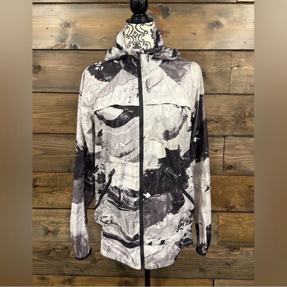 🤍Lululemon Windbreaker Jacket – Abstract Print🤍